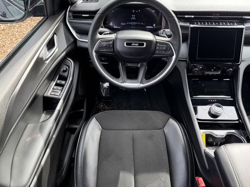 Used 2023 Jeep Grand Cherokee Altitude image 15