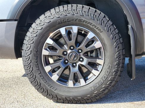 Used 2021 Nissan Titan PRO-4X w/ Pro-4x Convenience Package image 7