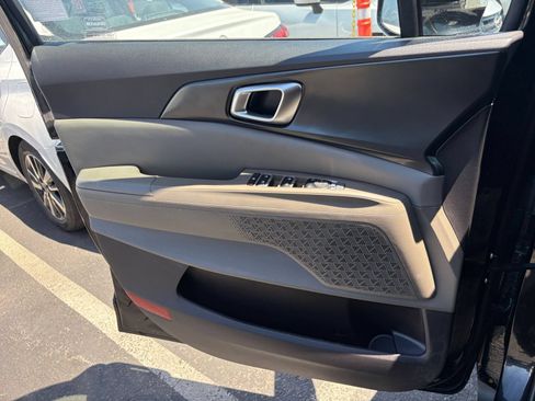 Used 2026 Kia Carnival FWD image 18