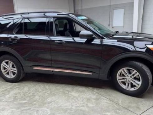 Used 2022 Ford Explorer XLT w/ Equipment Group 202A AWD/4WD image 14