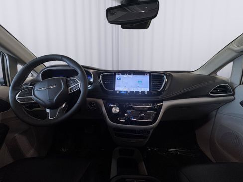 Used 2024 Chrysler Pacifica Touring-L w/ Road Tripper Package AWD/4WD image 23