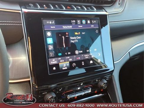 Used 2023 Jeep Grand Cherokee Altitude AWD/4WD image 20