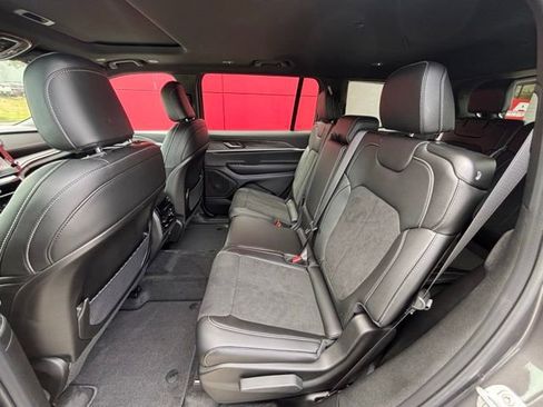 New 2026 Jeep Grand Cherokee L 4WD image 13