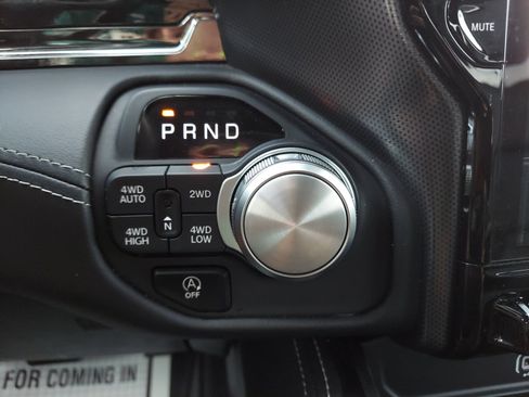 Used 2025 RAM 1500 Limited AWD/4WD image 22