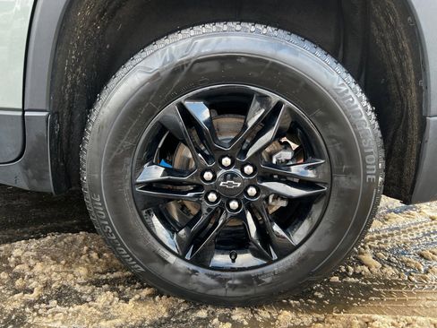 Used 2023 Chevrolet Traverse LT w/ Midnight/Sport Edition image 8