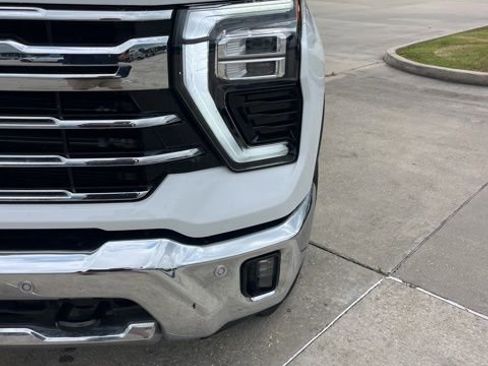 Used 2025 Chevrolet Silverado 2500 LTZ w/ LTZ Convenience Package AWD/4WD image 16