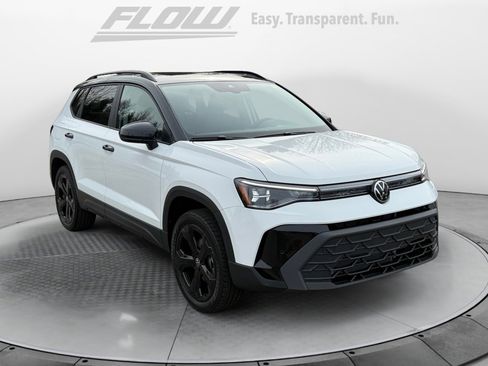 New 2026 Volkswagen Taos SE image 1