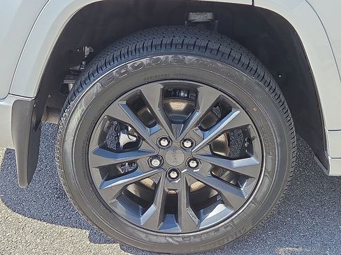 New 2026 Jeep Grand Cherokee L Limited AWD/4WD image 7
