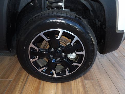 Used 2023 Jeep Renegade Trailhawk AWD/4WD image 4