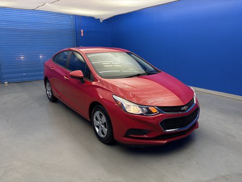 Used 2018 Chevrolet Cruze LS FWD image 2