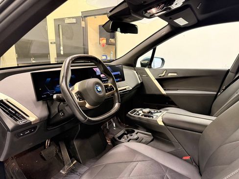 Used 2024 BMW iX xDrive50 w/ Premium Package AWD/4WD image 11