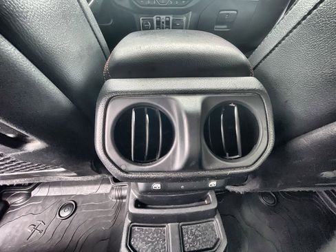 Used 2018 Jeep Wrangler Unlimited Rubicon AWD/4WD image 21