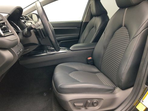 Used 2020 Toyota Camry SE FWD image 17
