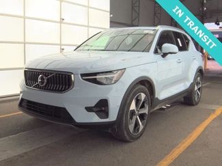 Used 2025 Volvo XC40 B5 Plus video 1