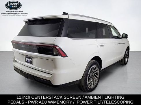 Used 2025 Lincoln Navigator Reserve AWD/4WD image 3