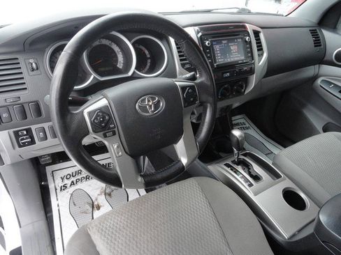 Used 2014 Toyota Tacoma 4x4 Double Cab w/ SR5 Package image 10