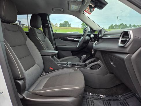 Used 2025 Chevrolet TrailBlazer LT AWD/4WD image 17