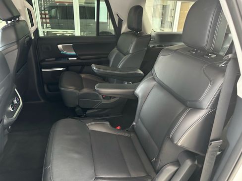 Used 2025 Ford Expedition Max Platinum w/ Driver's Package AWD/4WD image 27