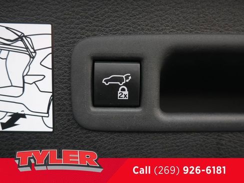 Used 2024 Toyota Sienna XLE image 19