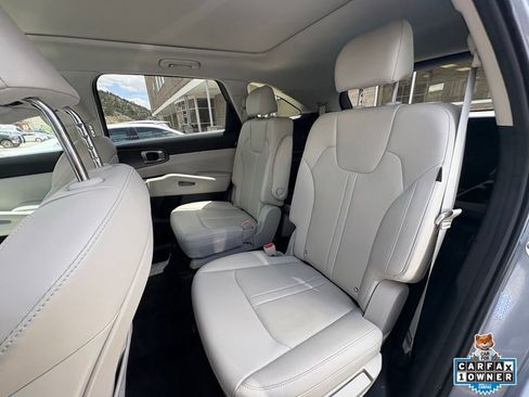 Certified 2025 Kia Sorento EX w/ Panoramic Sunroof Package AWD/4WD image 6