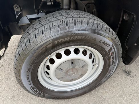 Used 2019 Mercedes-Benz Sprinter 2500 image 25