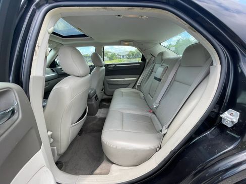 Used 2010 Chrysler 300 Touring RWD image 23
