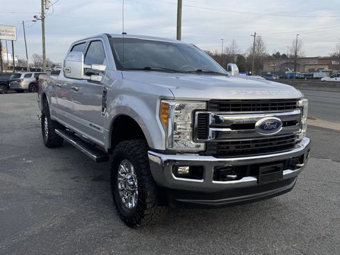 Used 2018 Ford F250 XLT w/ XLT Premium Package image 3