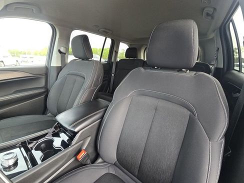 Used 2023 Jeep Grand Cherokee Laredo w/ Luxury Tech Group I image 23