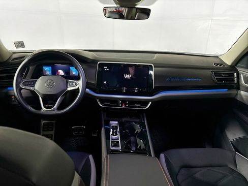 Used 2025 Volkswagen Atlas Peak Edition SE image 12