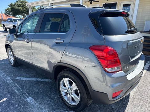 Used 2020 Chevrolet Trax LT FWD image 3