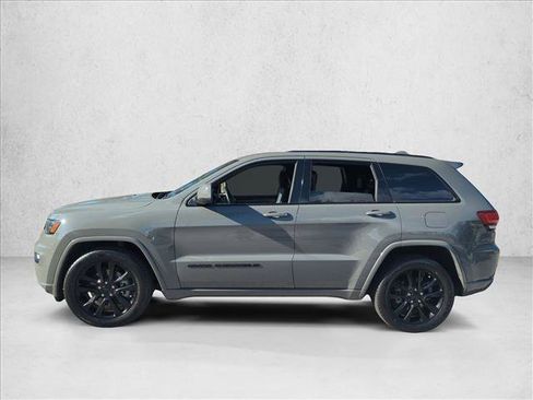 Used 2022 Jeep Grand Cherokee Laredo X image 9
