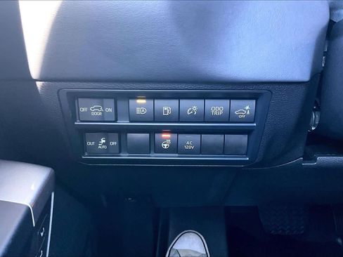 Used 2025 Toyota Sequoia Platinum image 35