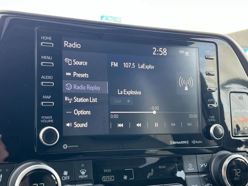 Used 2022 Toyota Highlander XLE image 19