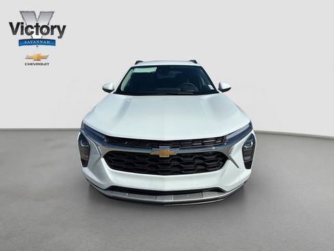 New 2026 Chevrolet Trax LT FWD image 2