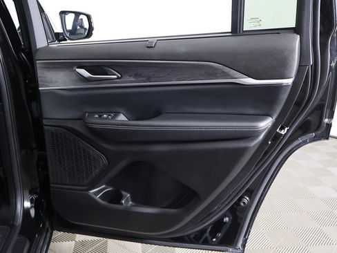 Used 2024 Jeep Grand Cherokee L Limited w/ Luxury Tech Group II image 30