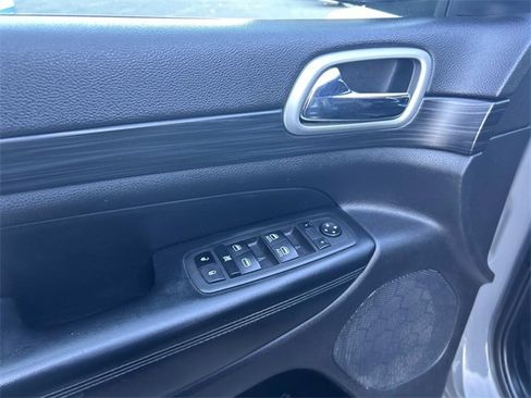 Used 2022 Jeep Grand Cherokee Laredo X image 21