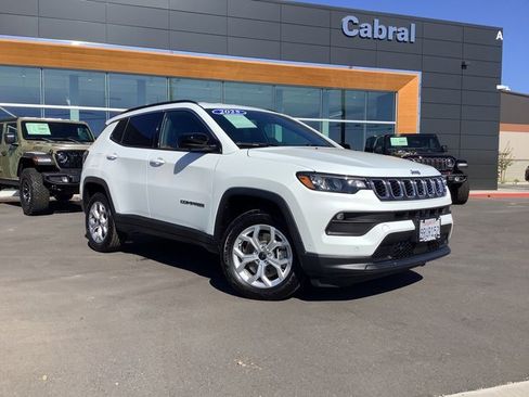 Used 2025 Jeep Compass Latitude w/ Convenience Group image 2