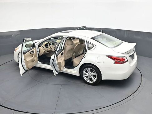 Used 2015 Nissan Altima 2.5 SL w/ Technology Package FWD image 40