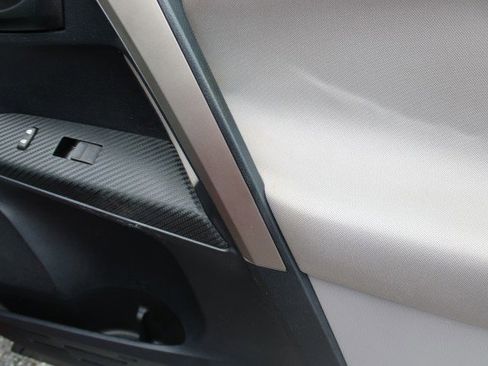 Used 2013 Toyota RAV4 LE FWD image 11