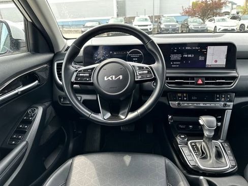 Used 2024 Kia Seltos EX AWD/4WD image 16