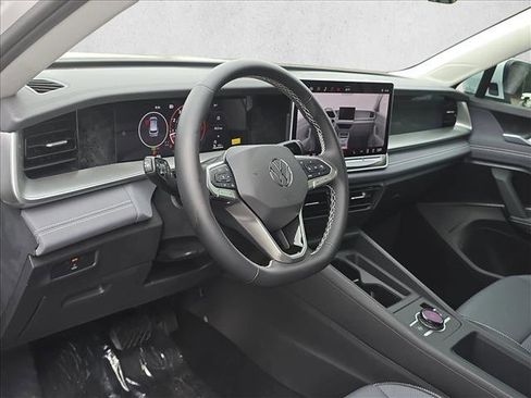 New 2026 Volkswagen Tiguan SE FWD image 6