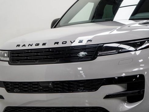 Used 2024 Land Rover Range Rover Sport SE AWD/4WD image 2
