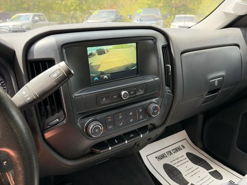 Used 2019 Chevrolet Silverado 1500 Custom w/ Custom Convenience Package AWD/4WD image 14
