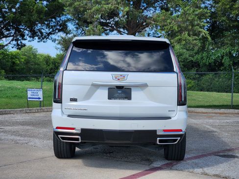 Certified 2025 Cadillac Escalade Premium Luxury w/ Touring Package AWD/4WD image 33