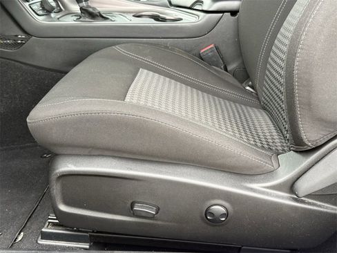 Used 2023 Dodge Challenger SXT image 13