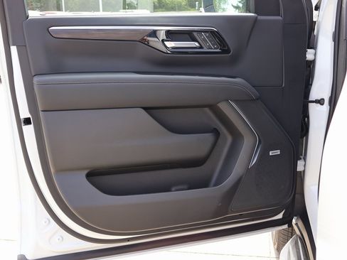 New 2025 Chevrolet Suburban Premier image 12