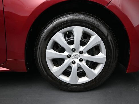 Used 2022 Toyota Corolla LE image 2