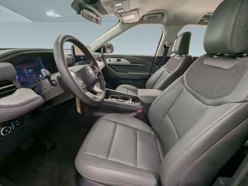 New 2026 Ford Explorer Active w/ Active Comfort Package image 4