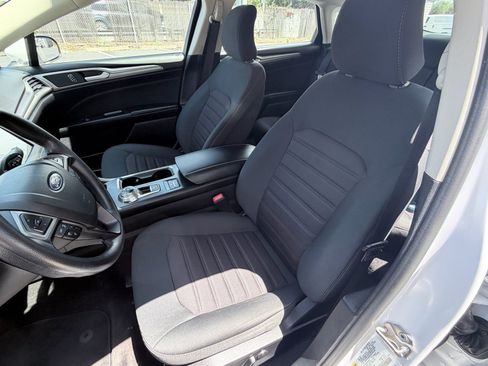 Used 2019 Ford Fusion SE FWD image 8