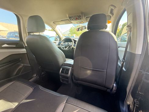 Used 2022 Volkswagen Taos SE image 29